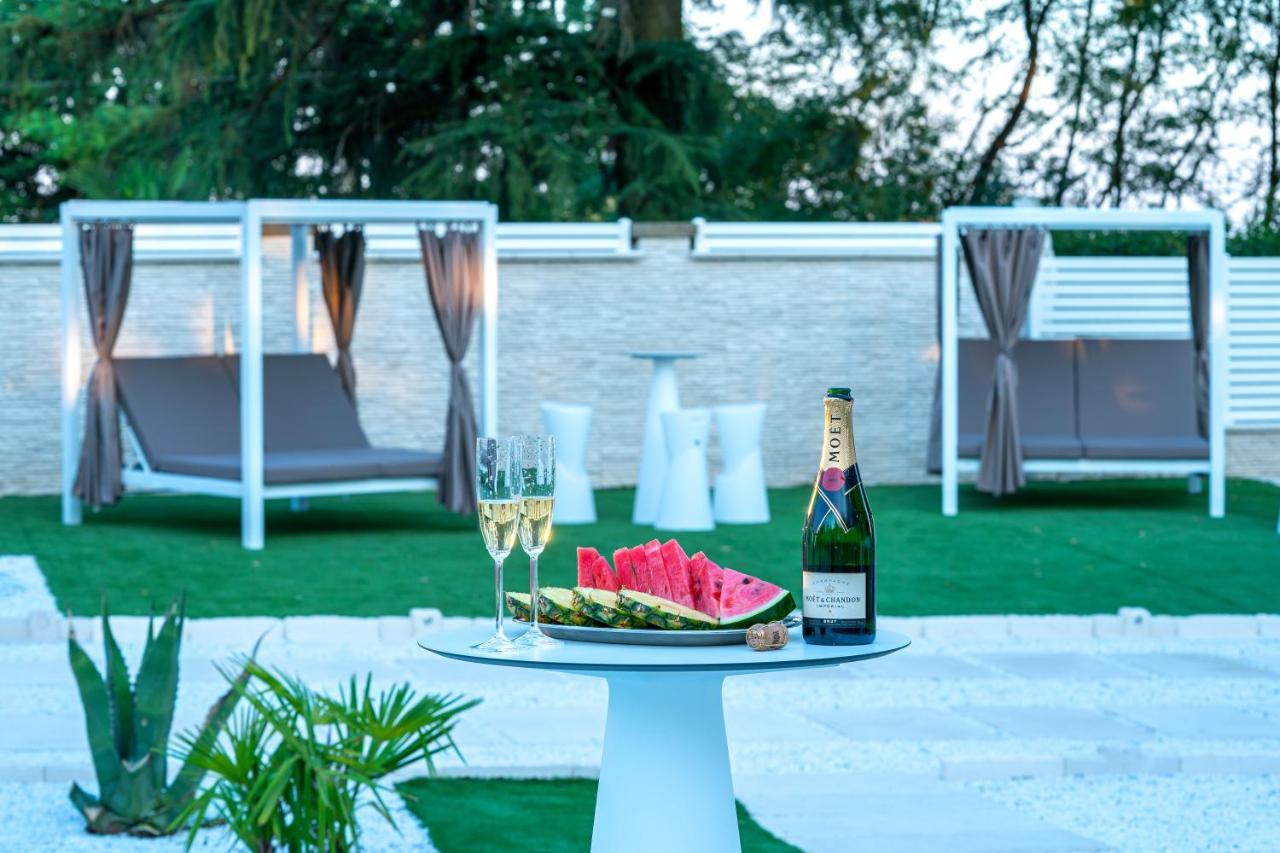 Villa Vittoria B&B - Wellness Terme di Miradolo Buitenkant foto